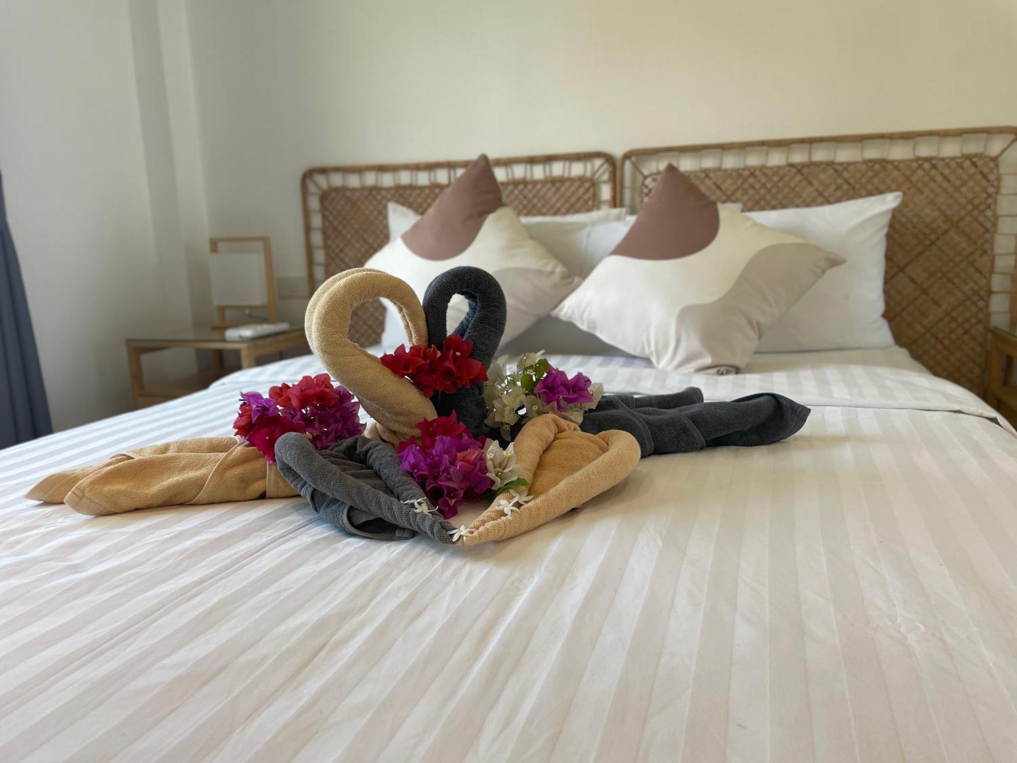 Baan Saint-Tropez Seaview Villas Kata Beach Kültér fotó