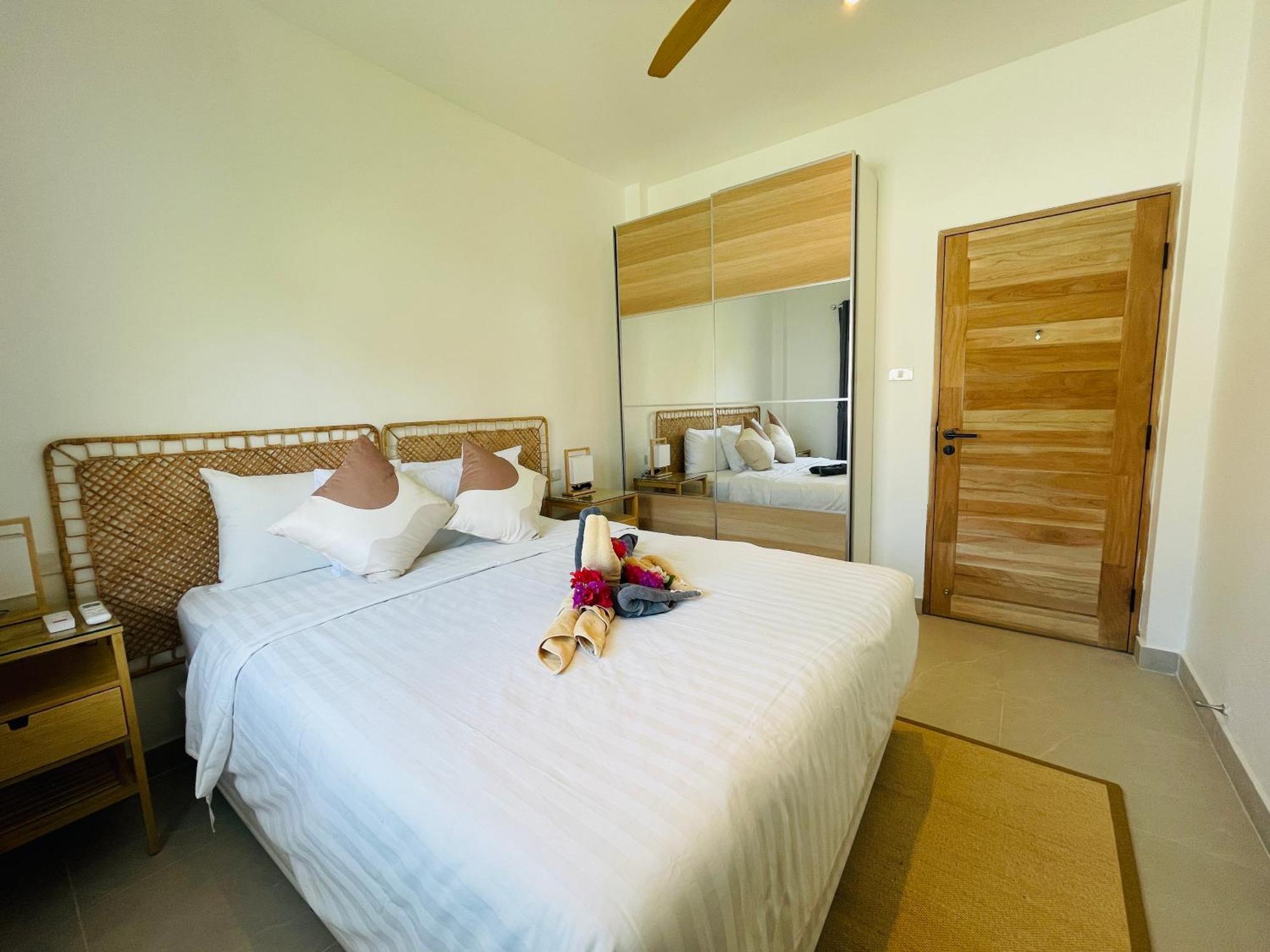 Baan Saint-Tropez Seaview Villas Kata Beach Kültér fotó