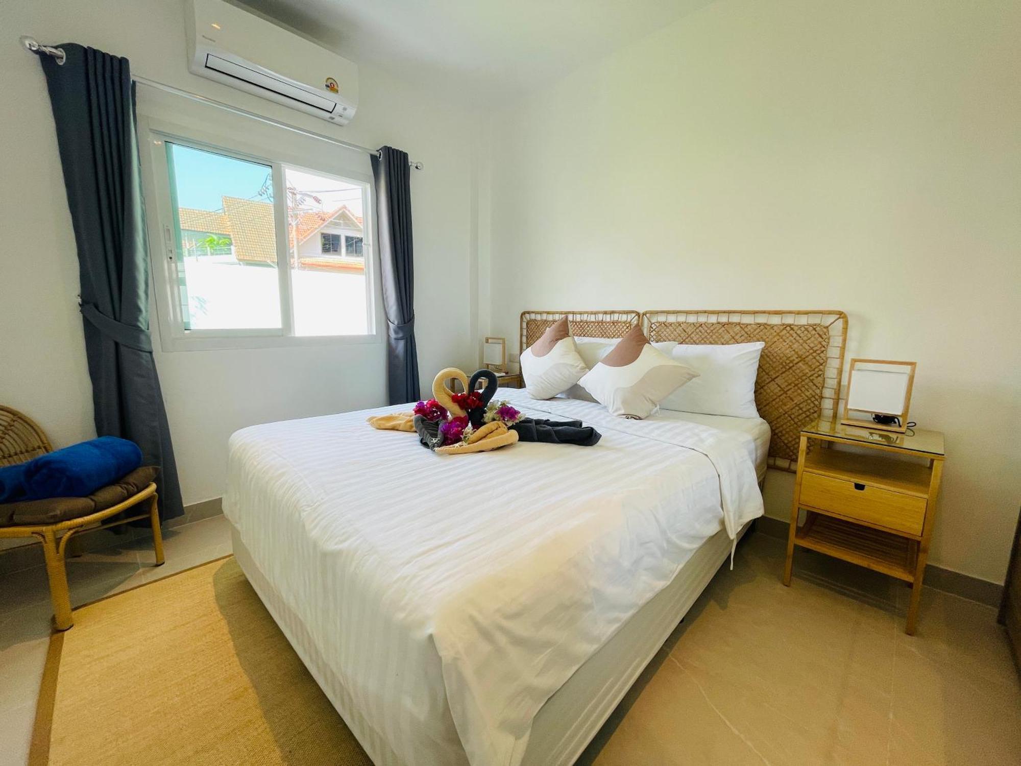 Baan Saint-Tropez Seaview Villas Kata Beach Kültér fotó