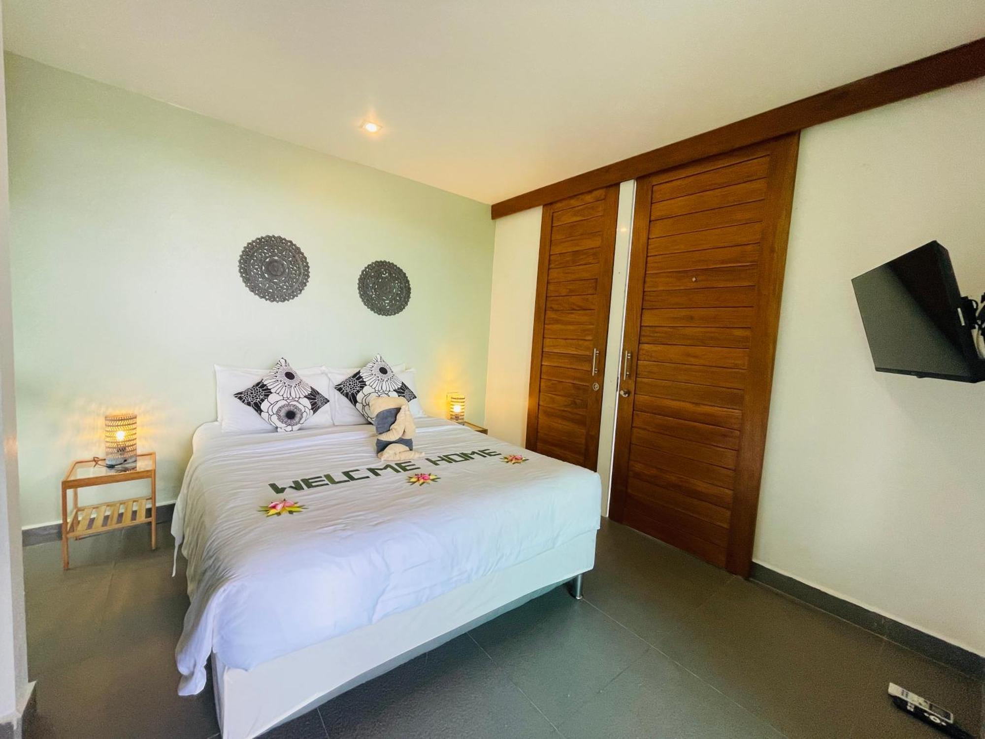 Baan Saint-Tropez Seaview Villas Kata Beach Kültér fotó