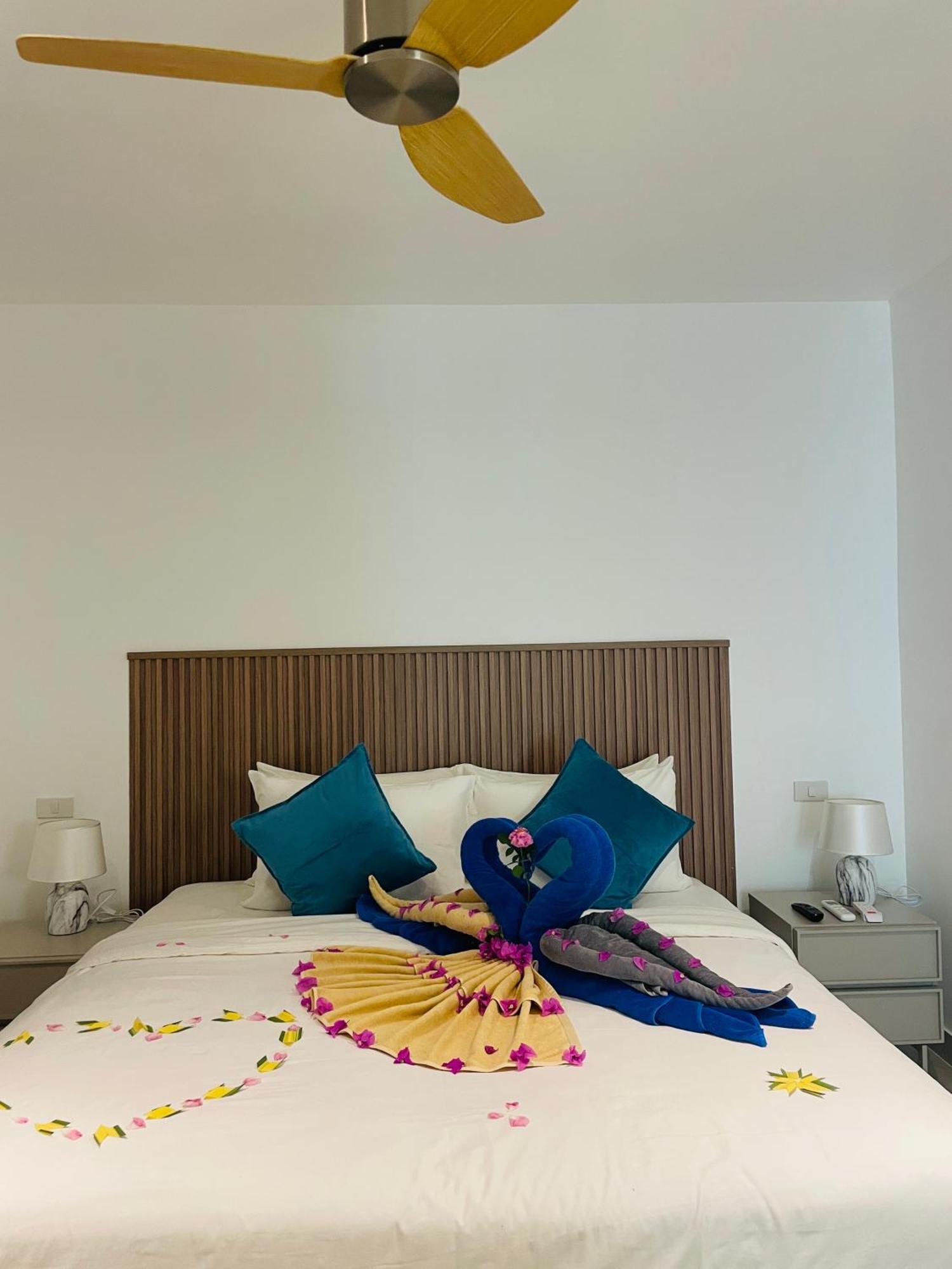 Baan Saint-Tropez Seaview Villas Kata Beach Kültér fotó